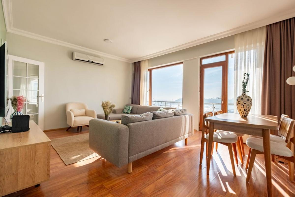 Bosphorus View With 3 Bedrooms Daire *